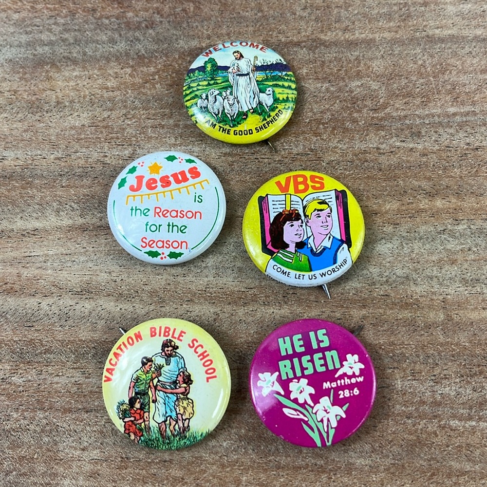 Vintage religious Vacation Bible School button pinbacks